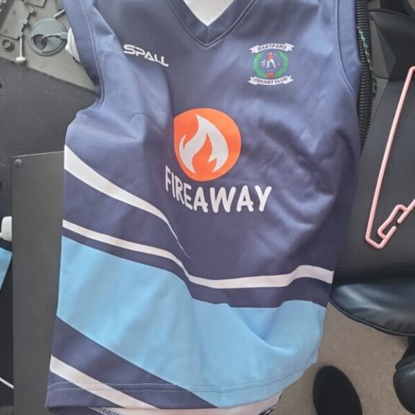 Juniors Match sweater